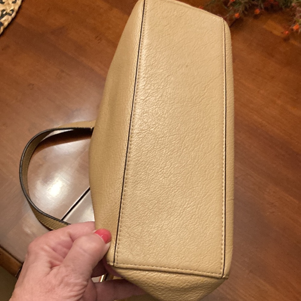 COACH CROSSBODY/SATCHEL. LIGHT TAN. BEIGE INTERIOR. Little ink marks/pocket. EUC - Picture 13 of 16